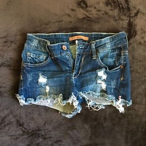 denim shorts 🌚